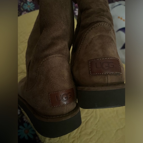 Uggs - Picture 2 of 6